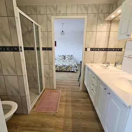 Les Bruyeres Apartment